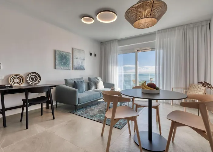 Luxurioese Mit Meerblick Stoa Serenity By Interhome * نساكيون