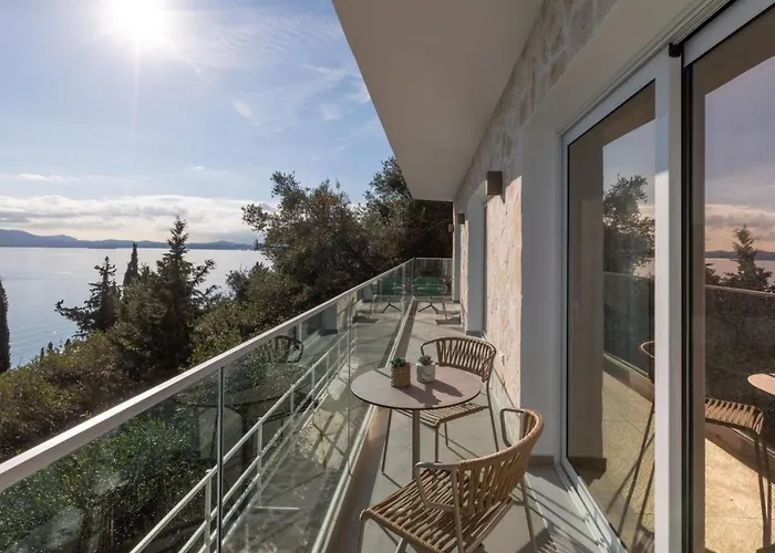 Luxurioese Mit Meerblick Stoa Serenity By Interhome * نساكيون